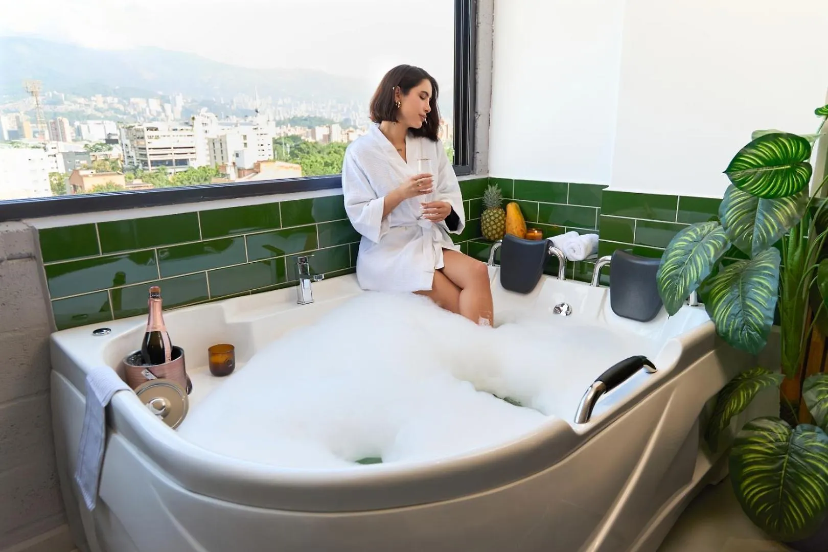 Stadio Comfort Jacuzzi Rosa Negra Aparta-Suite Medellín